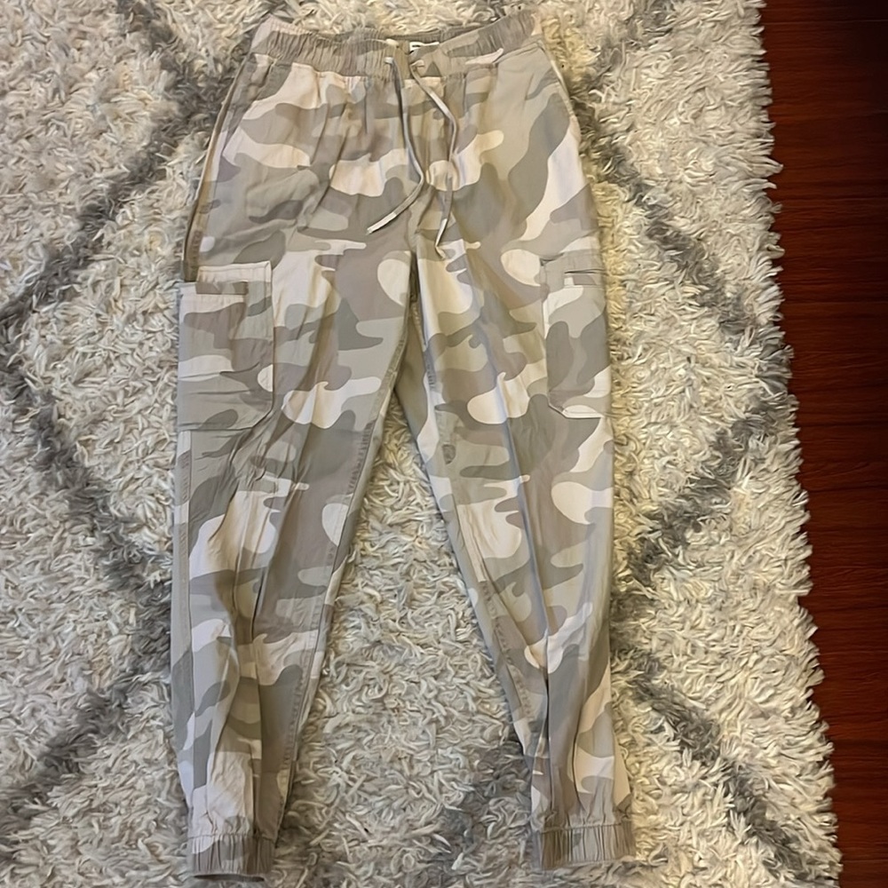 Hollister camo high-rise joggers!!